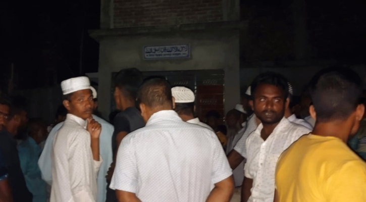 নওগাঁয় নিজ বাড়িতে মিলল ভাইবোনের মরদেহ